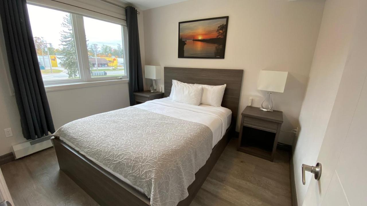 Amber Hotel Grand Bend Exterior photo