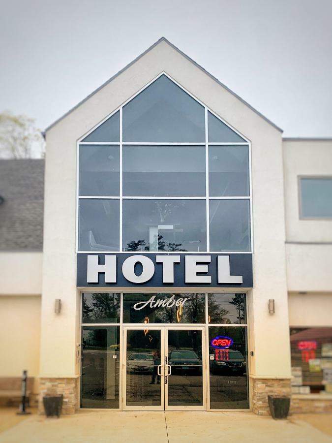 Amber Hotel Grand Bend Exterior photo